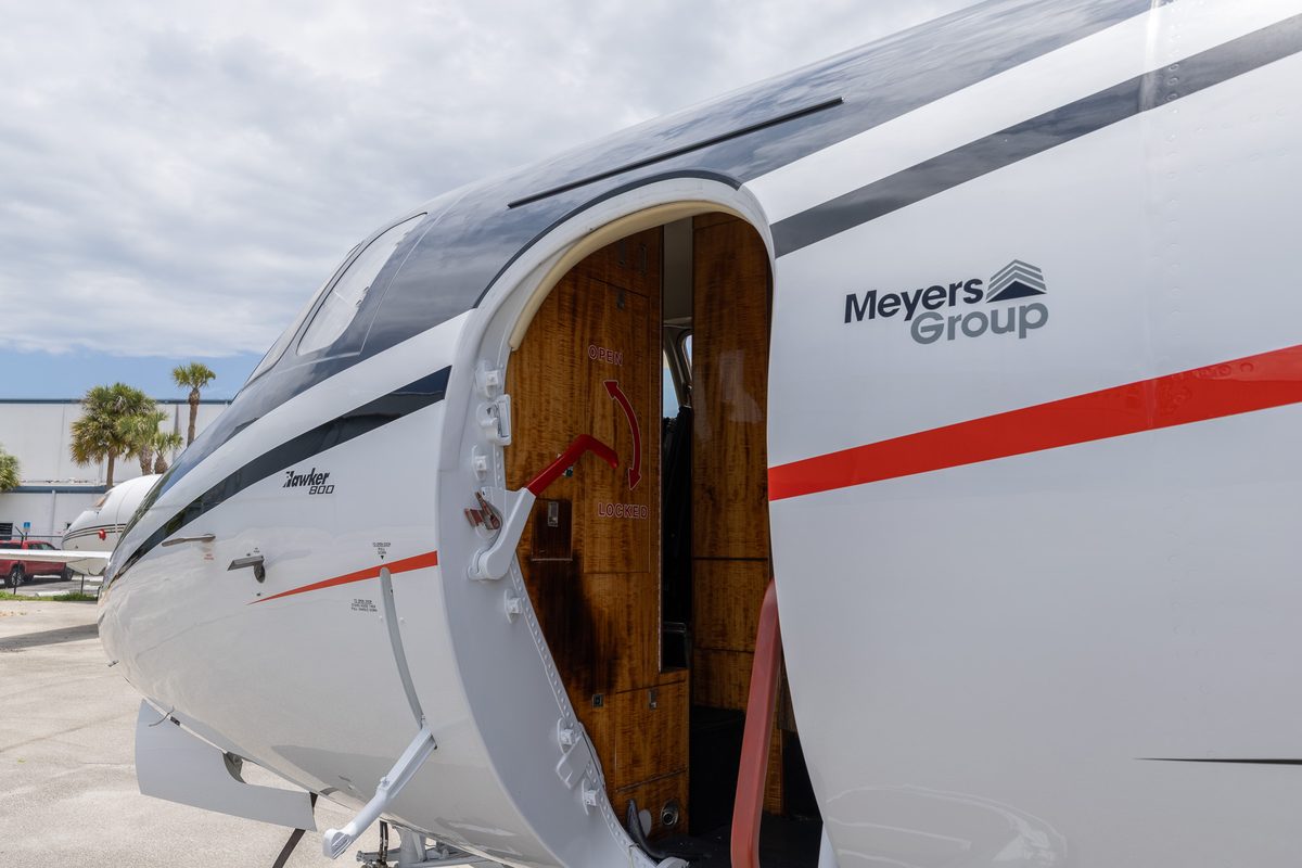 Cabin door N432SM
