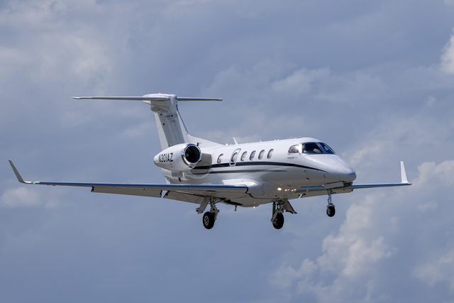 Embraer Phenom 300 N301AZ
