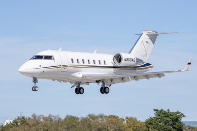 Bombardier Challenger 604 / 605 N903AG