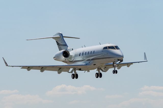 Bombardier Challenger 300 N917HR on March 22, 2026