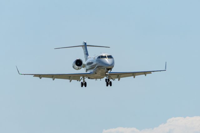 Bombardier Challenger 300 N917HR on March 22, 2026